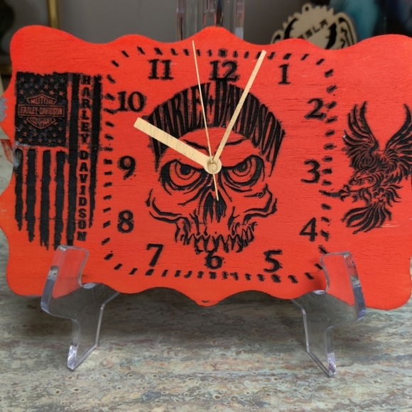Harley Davidson skull clock laser engraved - Picture 3 of 3